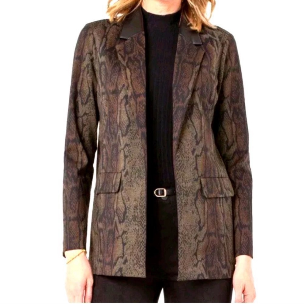 Liverpool Jeans Company grey animal print jacket.  Size 1x.  NWT